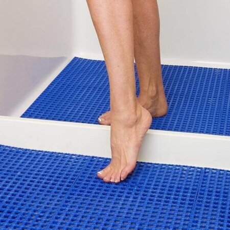 shower-mats-in-use