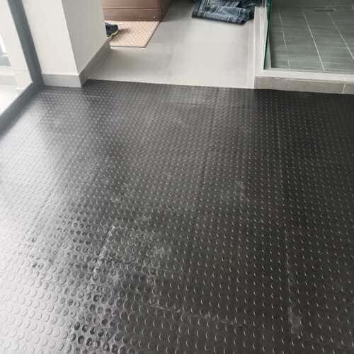 Interlocking-floor-tiles